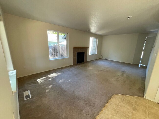 Building Photo - 3329 SW Nyssen St