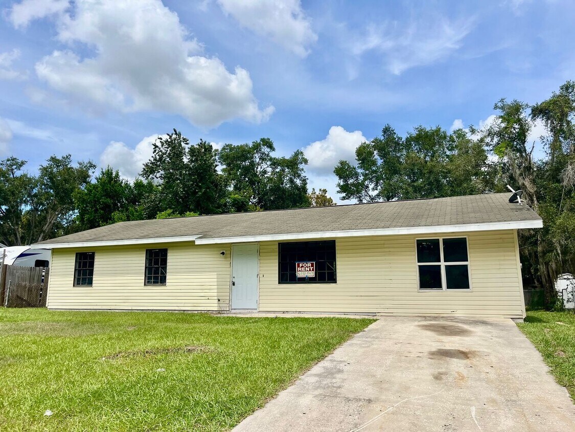 Primary Photo - Beautiful 4BR/1.5BA Dade City Home NO APPL...