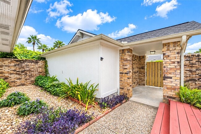 Building Photo - 1719 Sullins Way