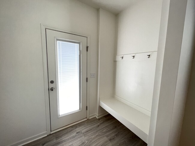 Building Photo - Charming 2 br townhome minutes from histor...