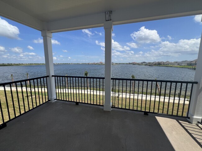 Foto del edificio - 3900 Lakeshore Blvd E