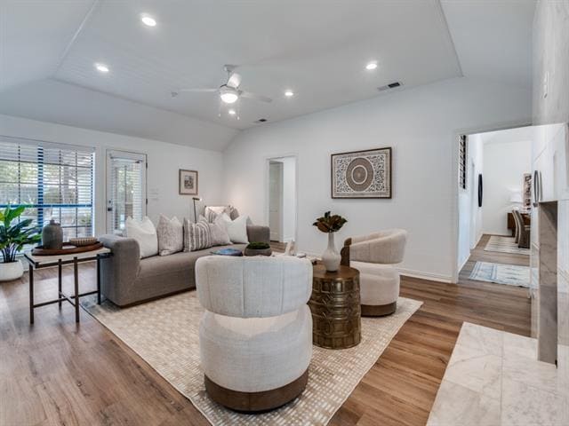 Foto del edificio - 7018 Woodland Dr