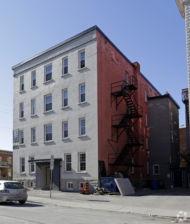 Photo du bâtiment - Daly Court Apartments