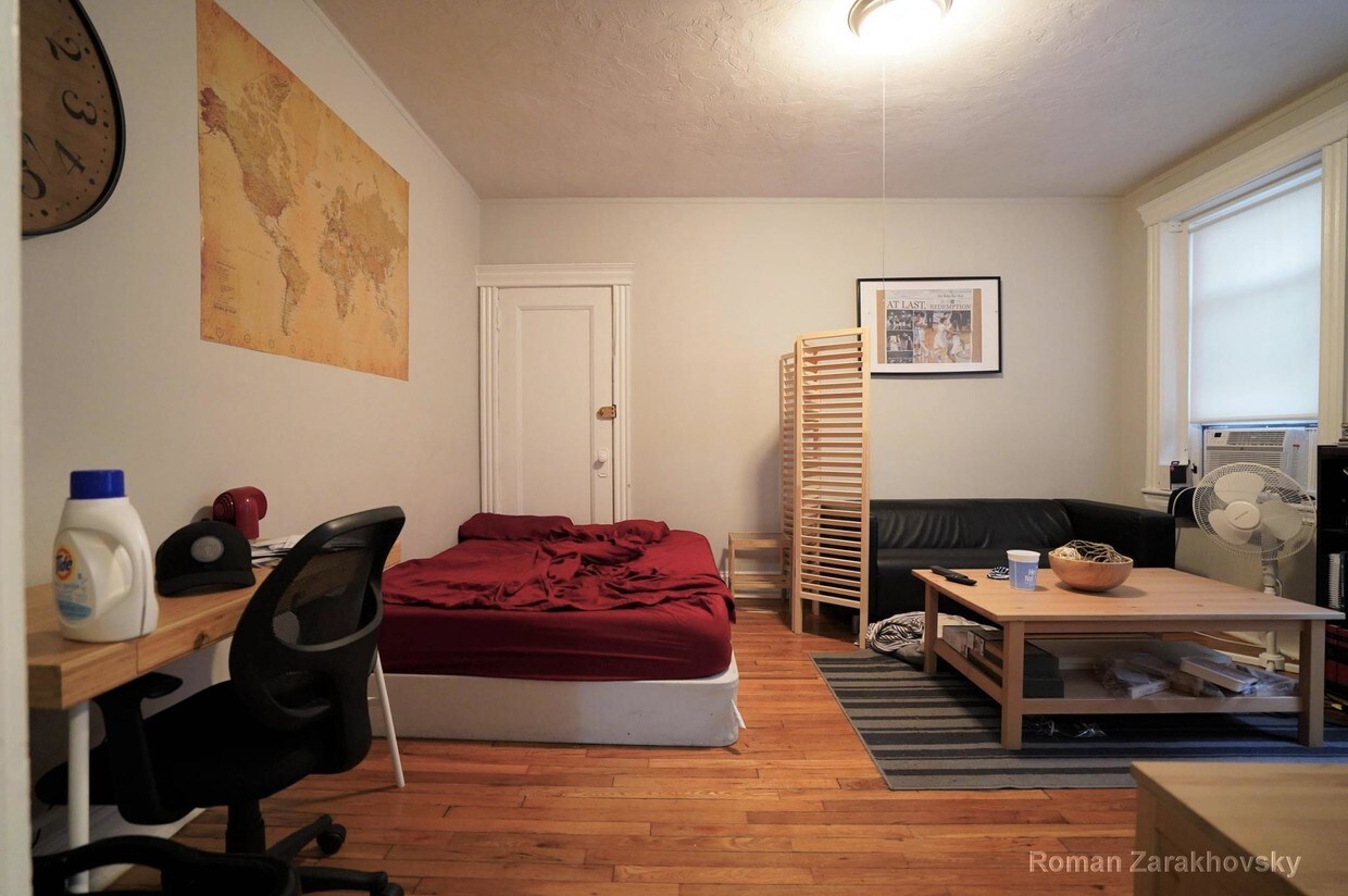 Primary Photo - 366 Riverway