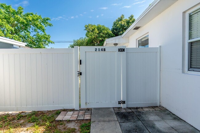 Foto del edificio - 214 NE 11th St