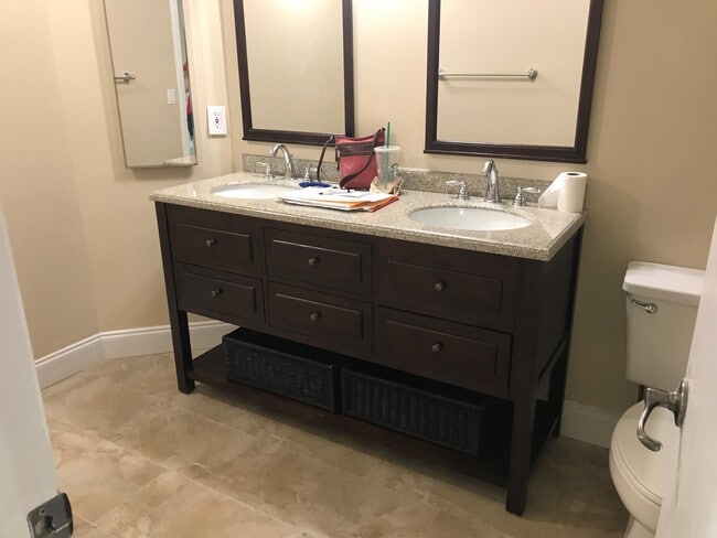 Foto del edificio - 5305 Eagle Lake Dr