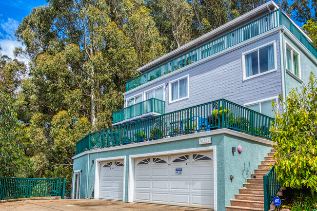 Foto del edificio - 8011 Shepherd Canyon Rd