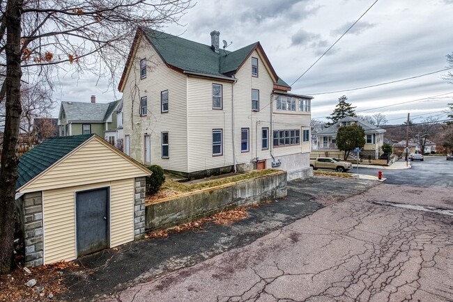 Building Photo - 92 Pine St