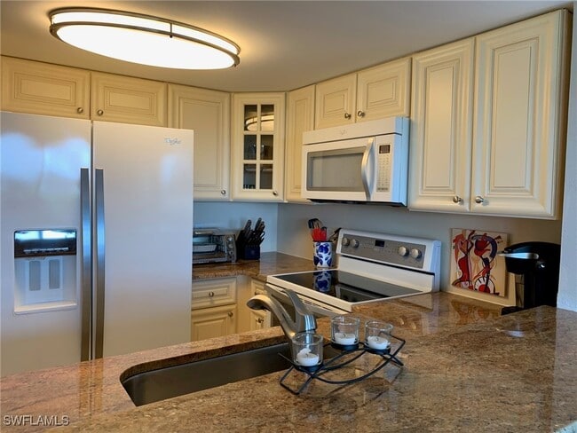 Building Photo - 7406 Lake Breeze Dr