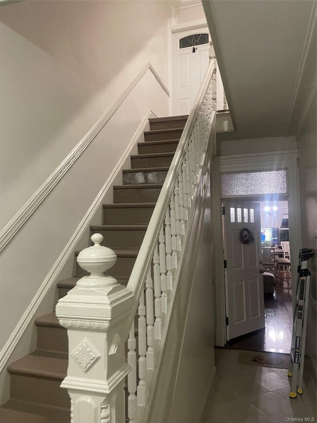 Building Photo - 17-20 Menahan St