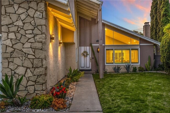 Building Photo - 1320 N Van Gogh Cir