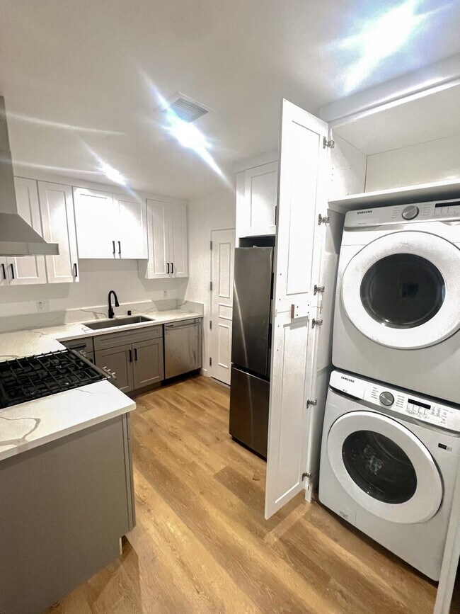Foto del edificio - Modern 2-Bedroom Apartment in Inglewood – ...
