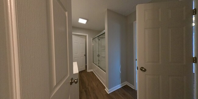 Foto del edificio - 517 Lois Ln