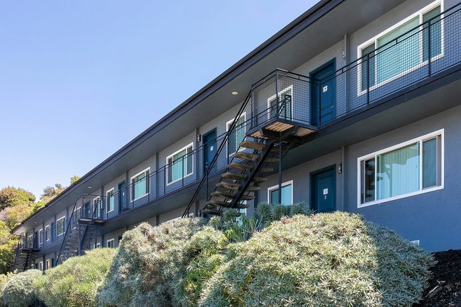 Building Photo - 2300 Miramar Ave