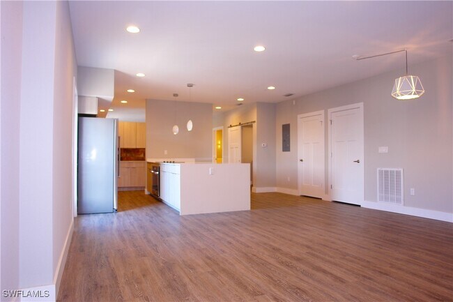 Building Photo - 4645 SE 11th Pl