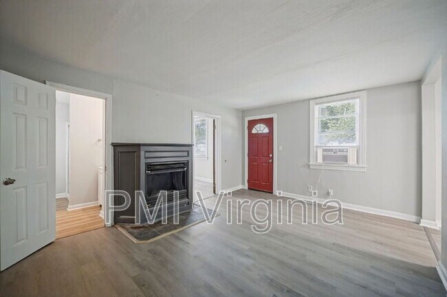 Building Photo - 3407 Essex Cir