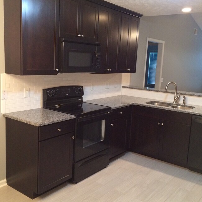 Building Photo - 2721 Cayuga Dr