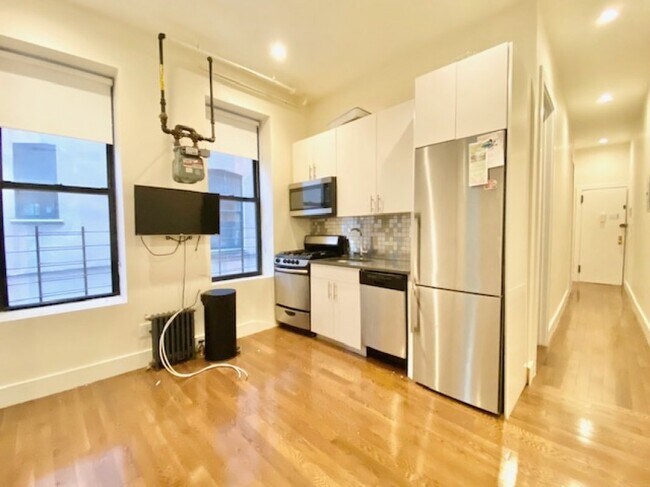 Building Photo - 220 W 149th St