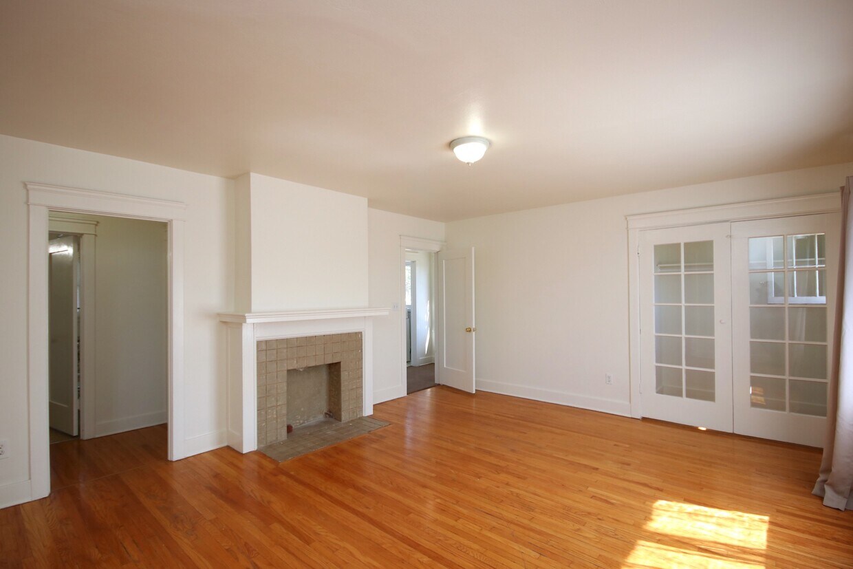 Foto principal - 1845 Queensberry Rd
