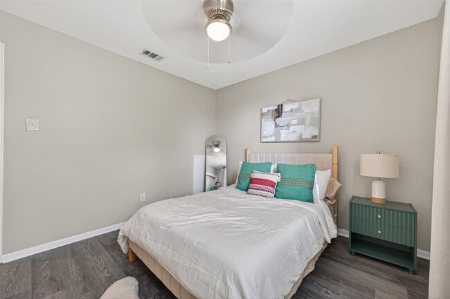 Building Photo - 6635 Queensclub Dr