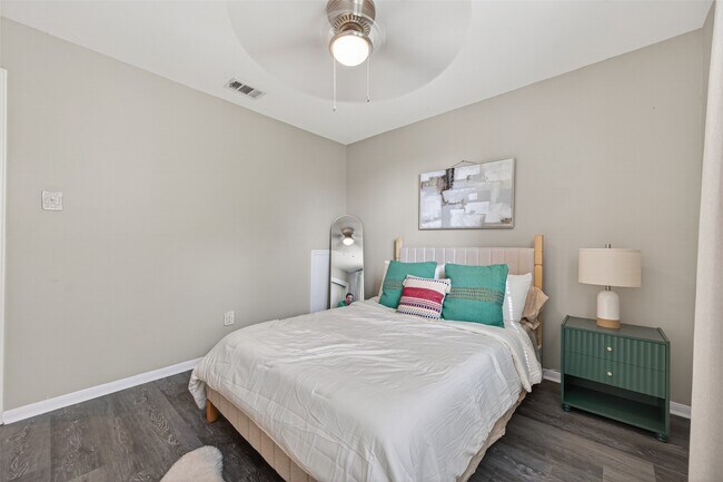 Foto del edificio - 6635 Queensclub Dr