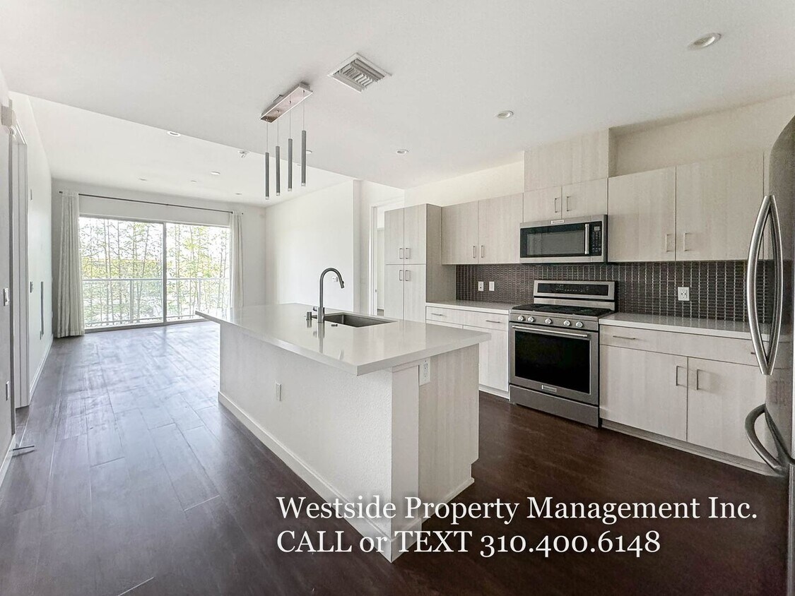Primary Photo - Luxury New Build 2+2 | Marina Arts District