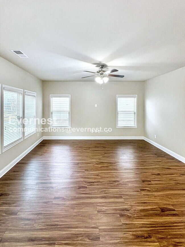 Foto del edificio - 130 Mandy Ln