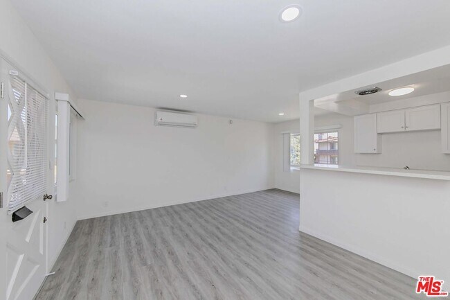 Foto del edificio - 711 S Sierra Vista Ave