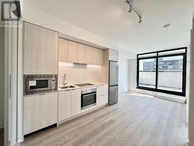 Building Photo - 86 Dundas St E