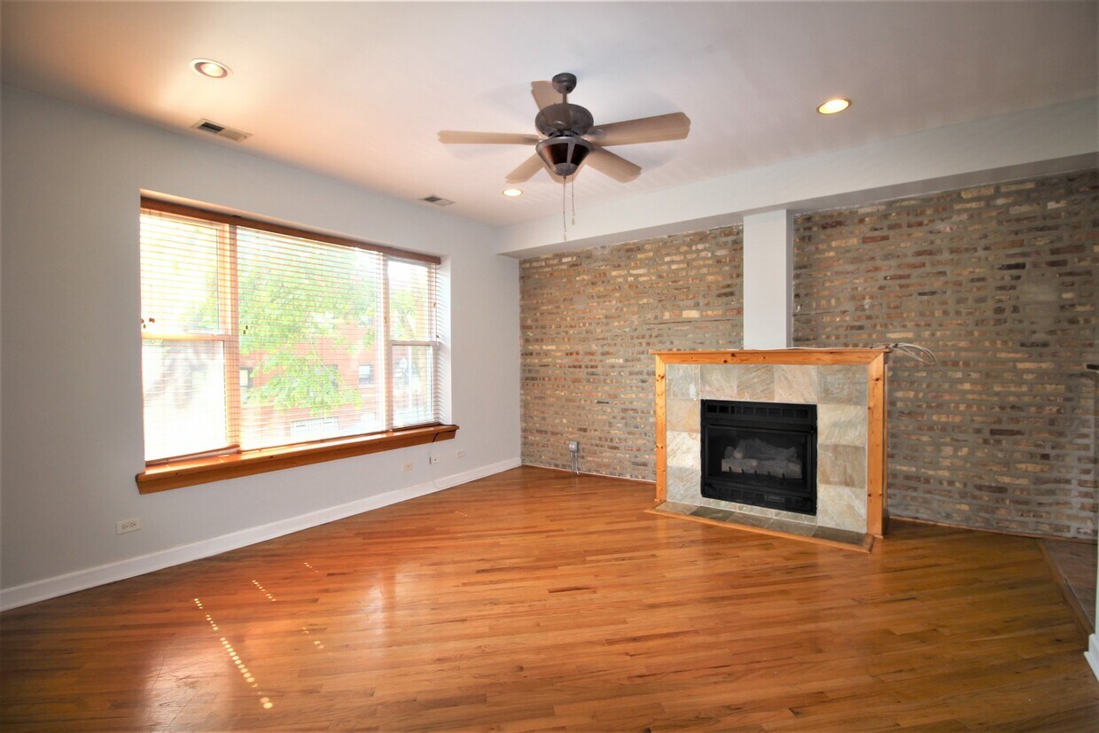 Primary Photo - 3604 N Albany Ave