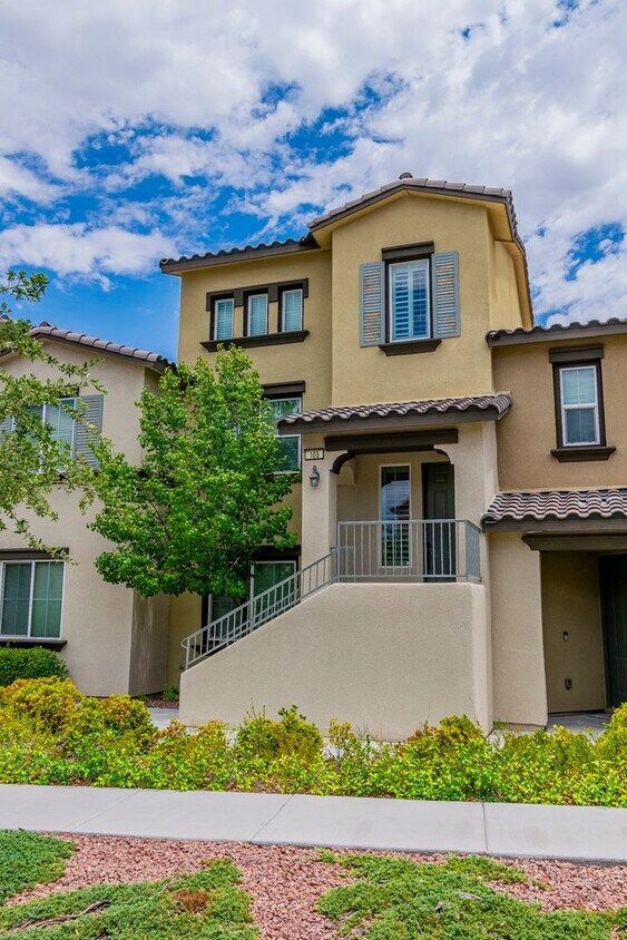 Primary Photo - Immaculate Dual Master Suites, 2.5 Bath To...