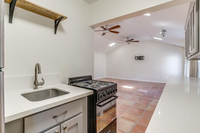 Foto del edificio - Adorable 1/1 Studio Apartment in Arlington...