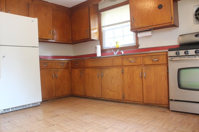 Kitchen - 371 Forest Rd
