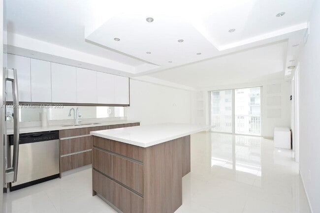 Building Photo - 401 Ocean Dr