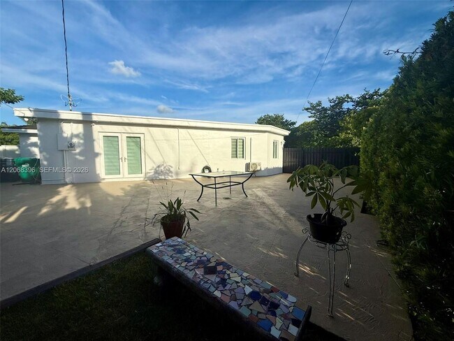Foto del edificio - 5530 SW 96th Ave