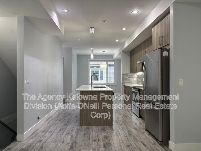 Photo du bâtiment - 1308 Rutland Rd N