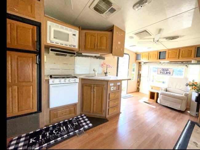 Building Photo - 181 Ada Ave