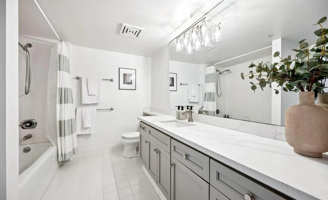 Foto del edificio - 1-bedroom, 1-bathroom condo offering style, comfort, and convenience in one of San Francisco's mo...