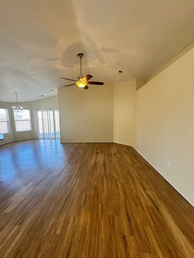 Foto del edificio - Charming 3-bedroom, 2-bathroom home. MOVE ...