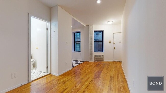 Building Photo - 425 E 65th St