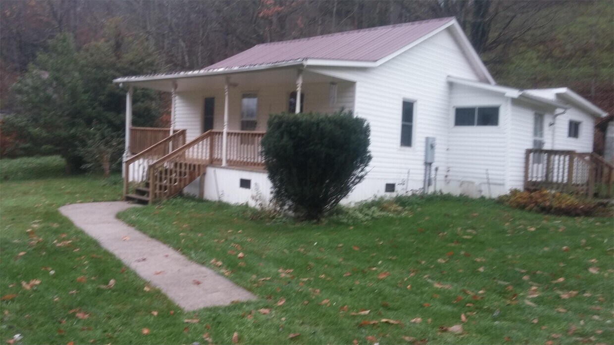 303 W Sugar Tree Rd, Warrensville, NC 28693 House Rental in