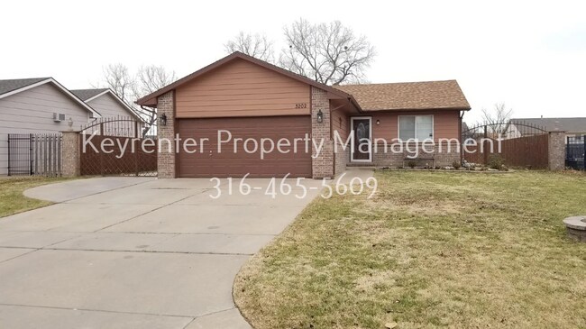 Foto del edificio - Spacious 4 Bedroom 2 Bathroom House