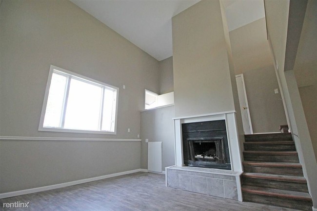 Building Photo - 1622 Tanglewood Rd