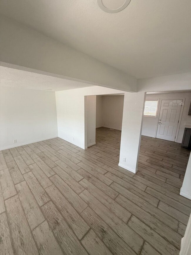 Building Photo - 1085 Saville Ave