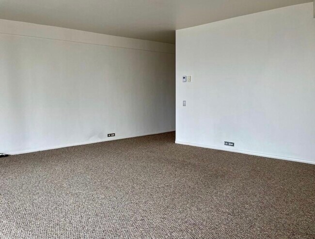 Living room - 300 N State St