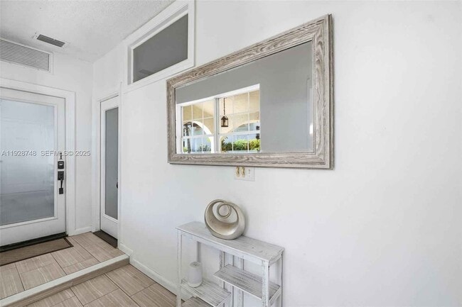 Foto del edificio - 521 NE 70th St