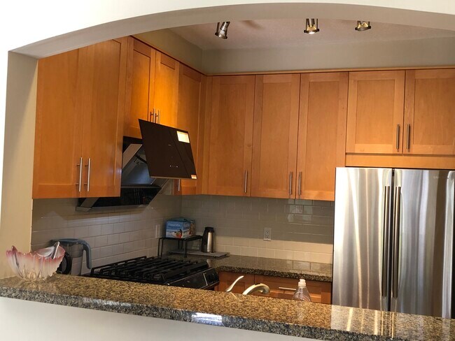 Building Photo - 4885 Valley Dr