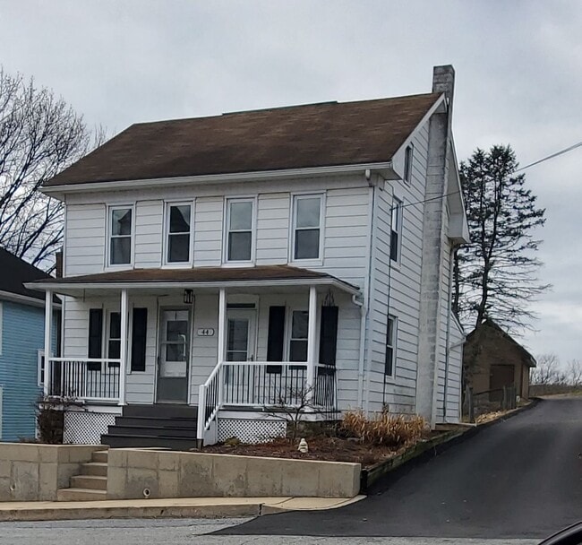 Foto del edificio - Beautifully Styled Colonial Home with Upgrades!