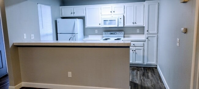 Building Photo - Capitol View Apartments