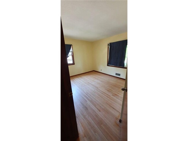Building Photo - 4905 W 84th St